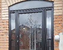 Black porch with an arch